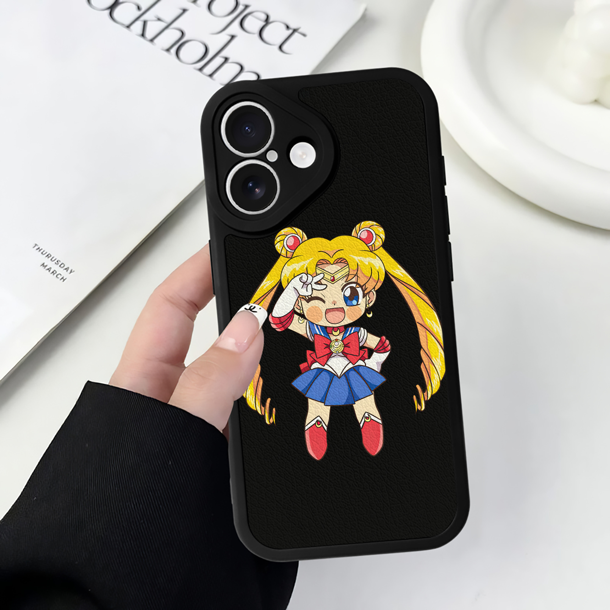 （画像用） 美少女戦士セーラームーン 月野 うさぎ つきの うさぎ Sailor Moon Tsukino Usagi 【iPhone 16シリーズ対応】シリコンスマホケース（レザー調） 材質：シリコン